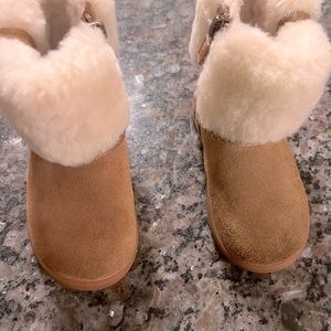 Toddler girl UGGS size 7